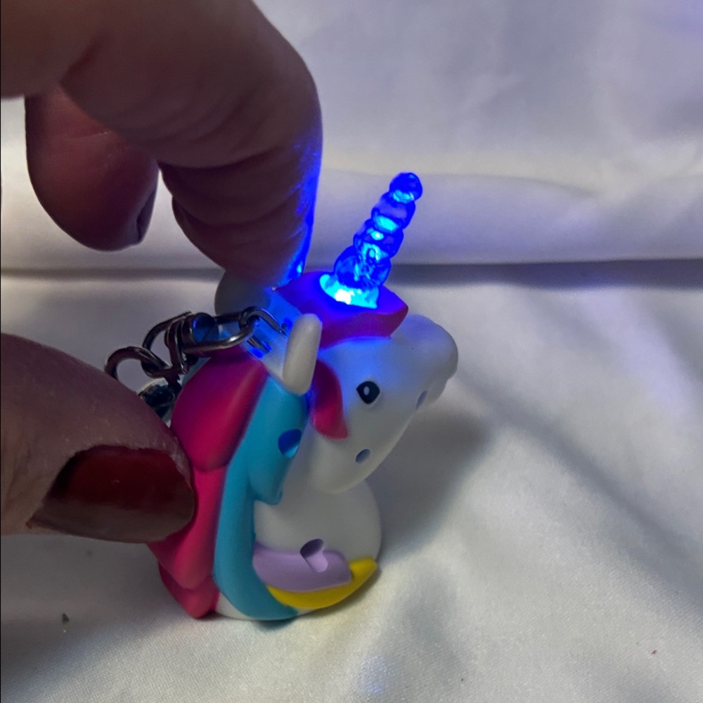Unicorn Keychain Lights up with magical sounds by Kikkerland - Picture 6 of 11